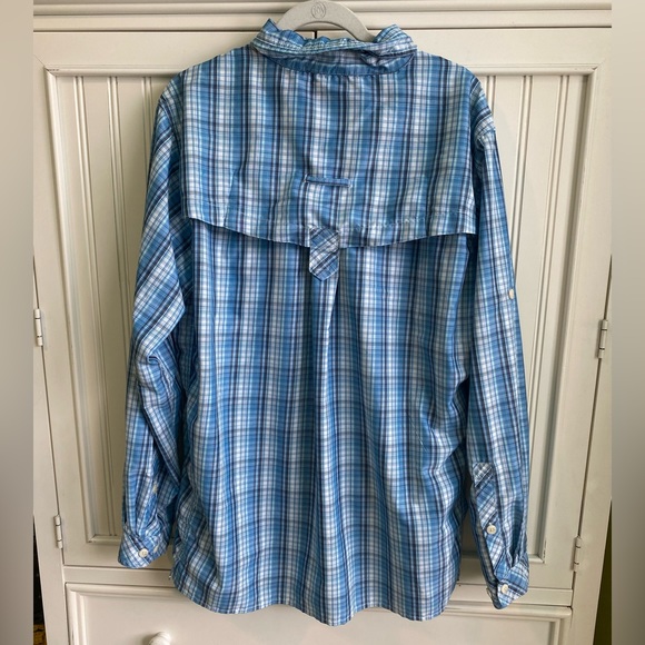 Light weight, outdoor button down shirt. - Picture 2 of 3